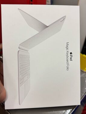 Apple iPad Magic Keyboard Folio - White/Silver